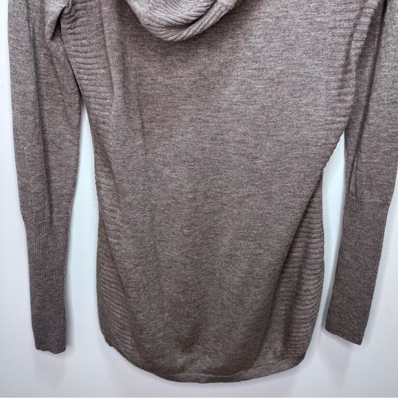 Athleta Merino Wool Tunic Hooded Vneck Thumbholes Size Small - Picture 8 of 11